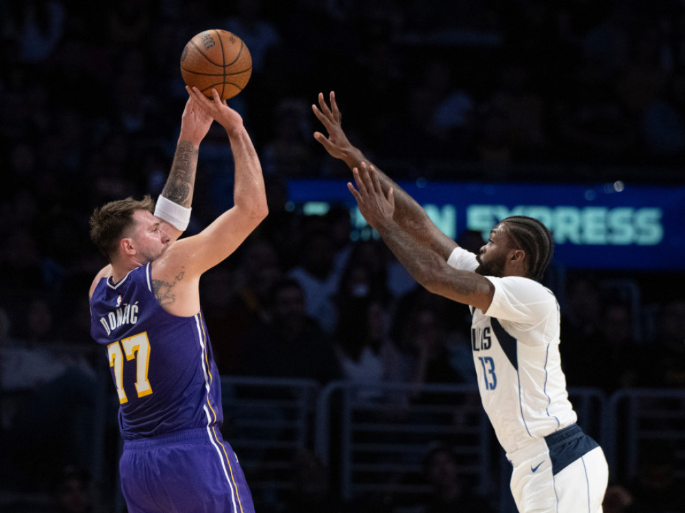 Luka Dončić, košarkaš LA Lejkersa, briljantan u pobedi nad Dalasom