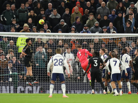 Najgori gost bolji od najgoreg domaćina: Dekoncentracija "pevaca" u prvom delu prekinula crnu seriju Fulama