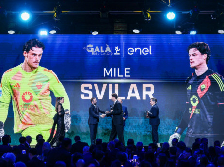 Mile Svilar zaslužio naklon cele Italije: Toti skida kapu, Paunović još više žali