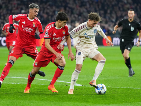 Ajaks na praznoj "Johan Krojf Areni" konačno prekinuo niz bez pobede od 36 dana