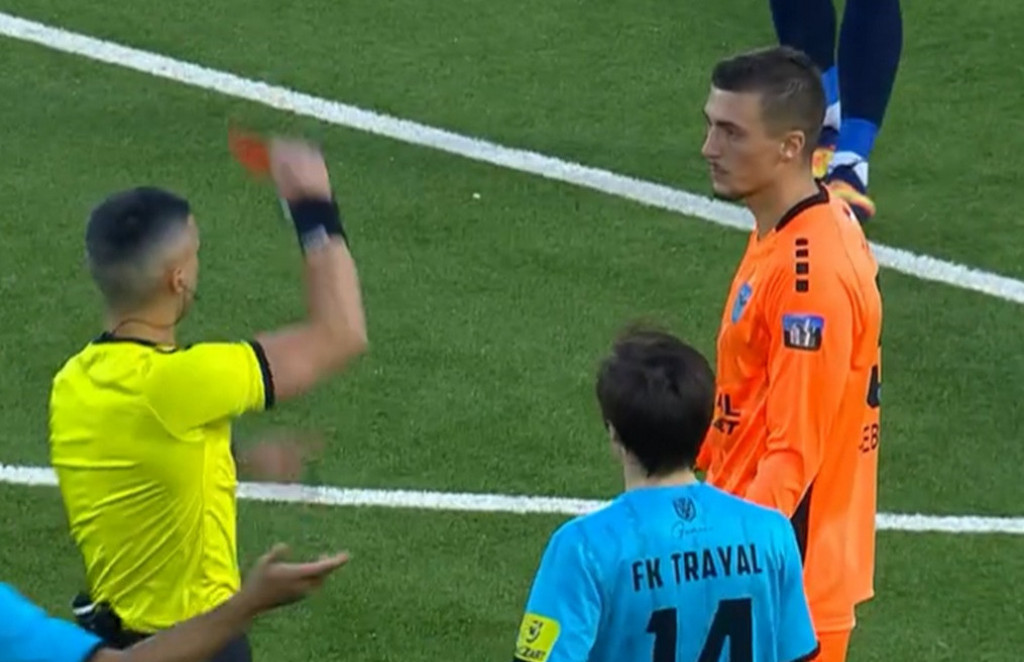 Ognjen Lukić je isključen u 7. minutu