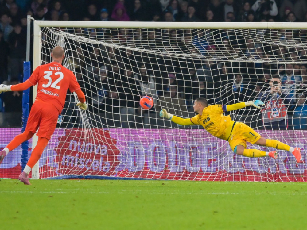 Vanja Milinković Savić, golman Napolija, pravio neverovatne stvari protiv Kaljarija