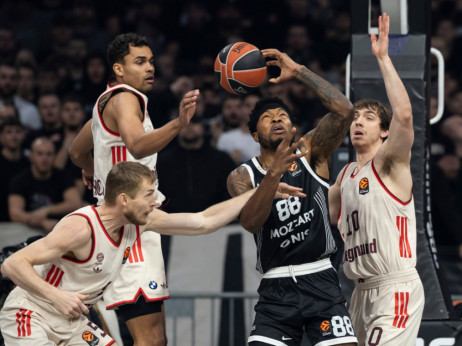 (UŽIVO): Partizan - Bajern: Crno-beli gube, sve vreme navijači zvižde Ostoji Mijailoviću