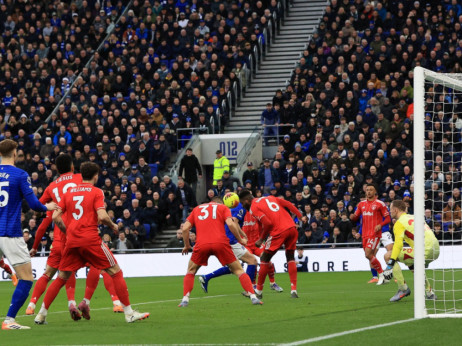 (VIDEO) Nikola Milenković u maniru vrsnih strelaca: Srbin "isekao" svoje "šumare"