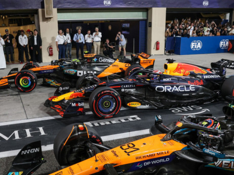 Tri vozača, jedna titula: istorijski okršaj Ferstapena, Norisa i Pjastrija pred finale sezone Formule 1