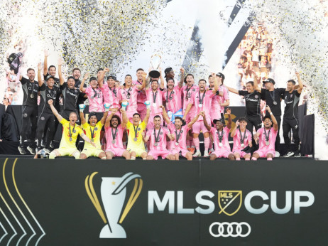 Osvojili titulu u Americi, pa se oprostili od fudbala: Buskets i Alba završili karijere