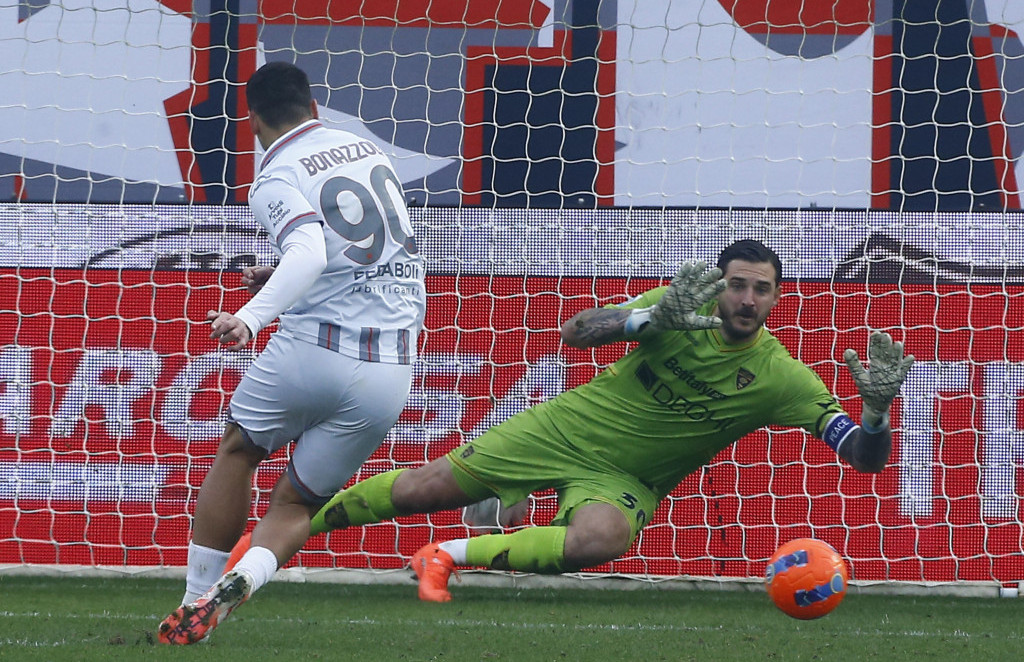 Federiko Bonacoli realizuje penal za Kremoneze