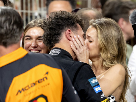 (FOTO) Ko je devojka Landa Norisa? Manekenka iz Portugalije ukrala šou u padoku