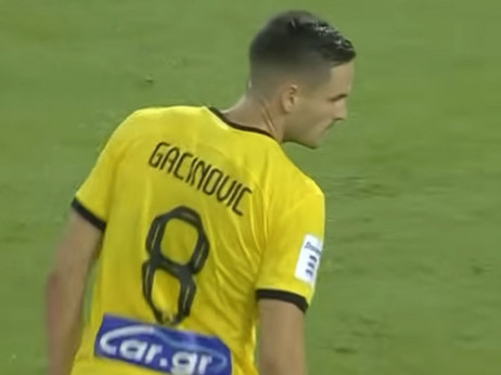 Gaćinović morao na nosilima da napusti teren