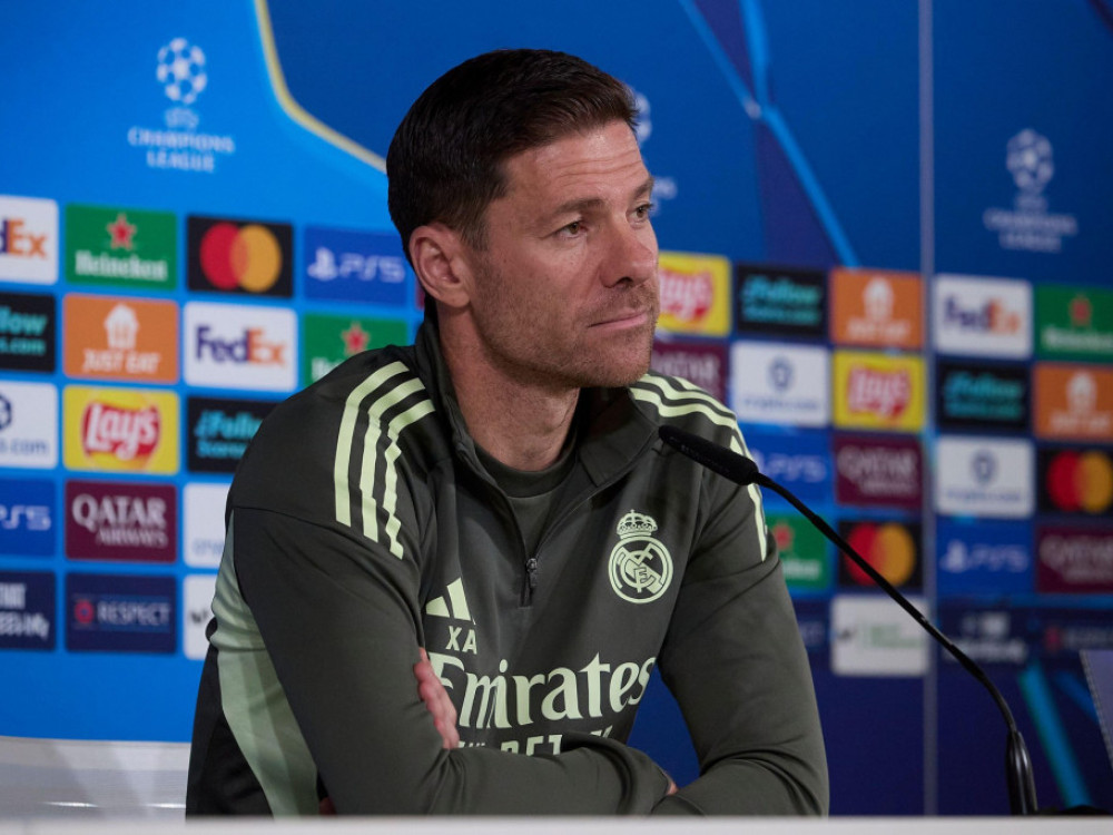 Ćabi Alonso na konferenciji za medije