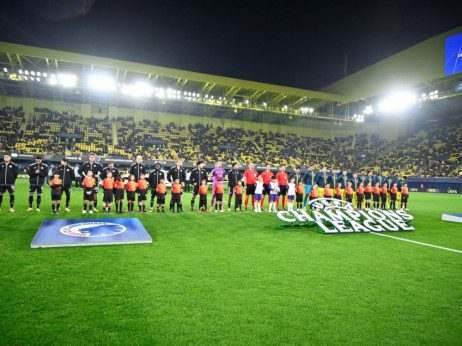 (VIDEO) Frojdovska omaška na "Madrigalu": Pred poraz Viljareala puštena himna Lige Evrope