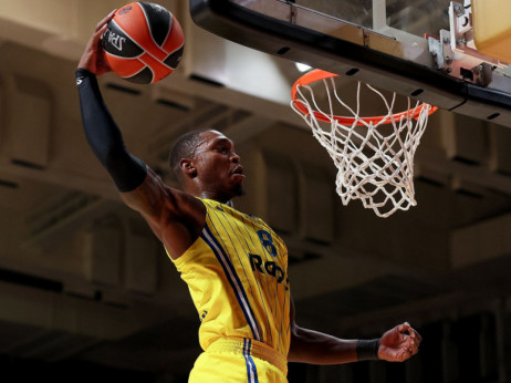 Makabi slavi povratak u Izrael i pobedu nad Asvelom: Loni Voker se razgoropadio