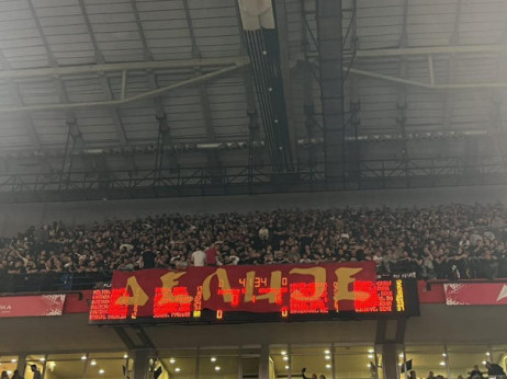 (FOTO) Delije popunile severnu tribinu pred "večiti derbi": Stanje u Beogradskoj areni se zahuktava