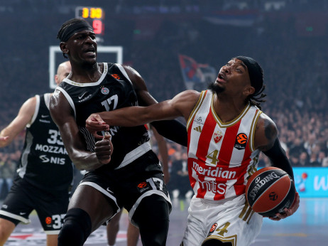 (UŽIVO/VIDEO) Partizan - Crvena zvezda: Crveno-beli dominiraju, crno-beli se raspali u trećoj četvrtini