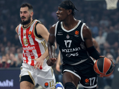 (UŽIVO/VIDEO) Partizan - Crvena zvezda: Crno-beli u naletu, drama u Beogradskoj areni