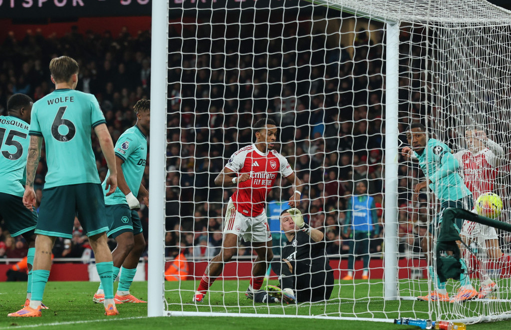 Autogol golmana Sema Džonstona