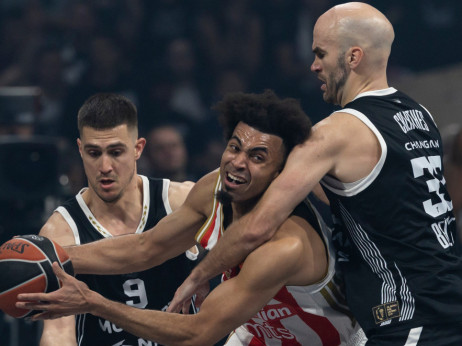 "Večiti" ponovo na parketu: Partizan gostuje u Železniku, Zvezda se nada kraju crne serije protiv Spartaka