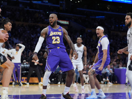 (VIDEO) "Blocked by James" - komentatori ponavljaju čuvenu repliku i u "kraljevoj" 23. sezoni na vlasti