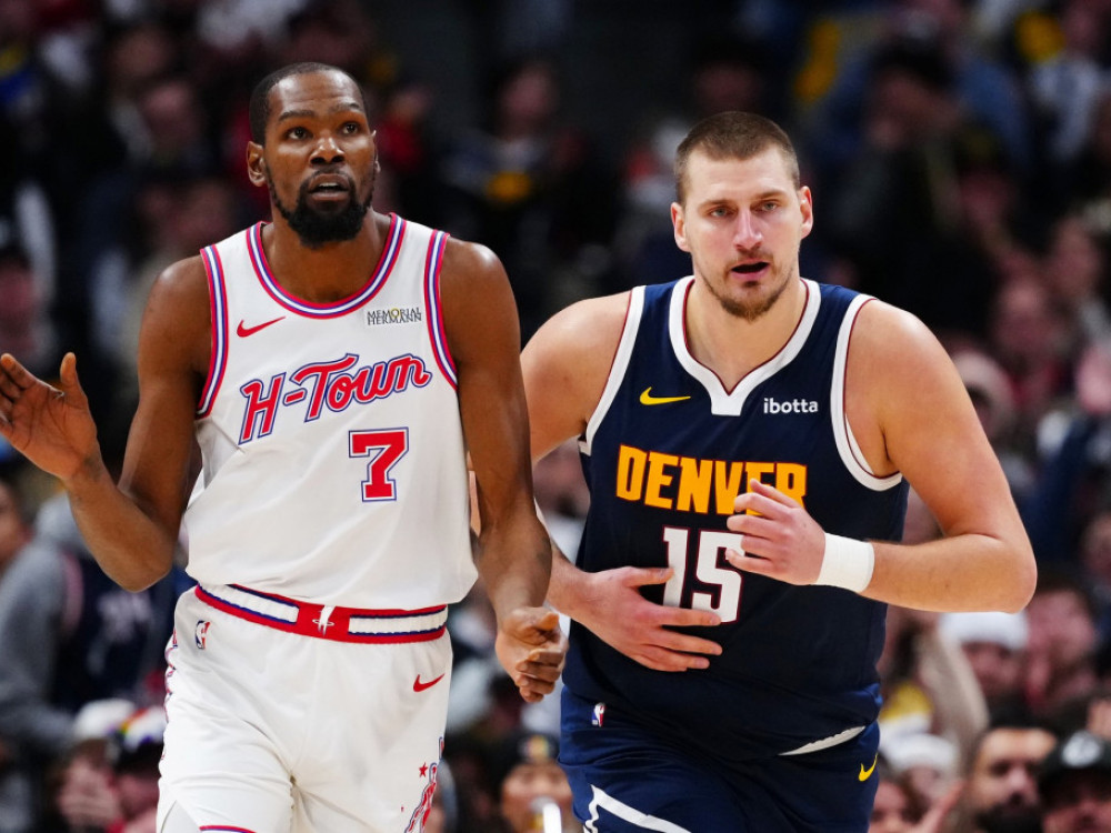 Kevin Durent i Nikola Jokić, košarkaši Hjustona i Denvera, na meču NBA