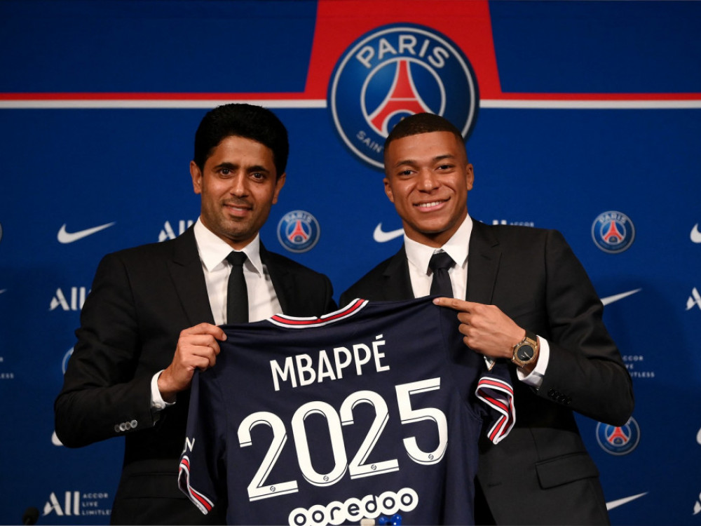 Kilijan Mbape i predsednik PSŽ-a Naser Al-Kelaifi