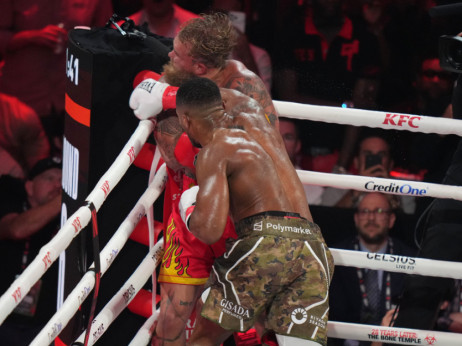 (VIDEO) Entoni Džošua nokautirao jutjubera Džejka Pola i polomio mu vilicu u šestoj rundi!