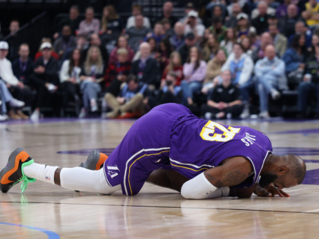 Lebron sve zabrinuo novom povredom: Izbegli smo metak
