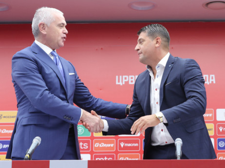 Ruka ruci i svako na svoju stranu: Oprostili se Crvena zvezda i Vladan Milojević