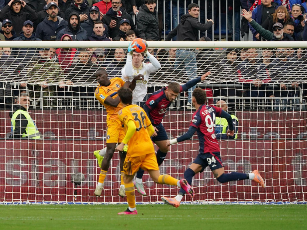 Fudbaleri Kaljarija i Pize, u meču 16. kola Serije A