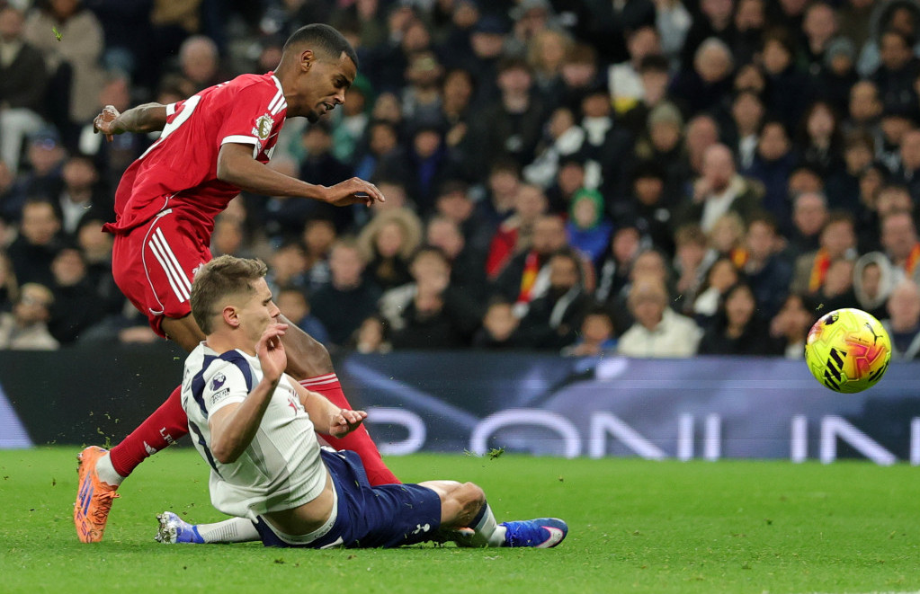 Kobni duel Isaka i Van de Vena