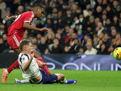 Isak hitno operisan zbog frakture noge, Liverpul bez napadača nekoliko meseci