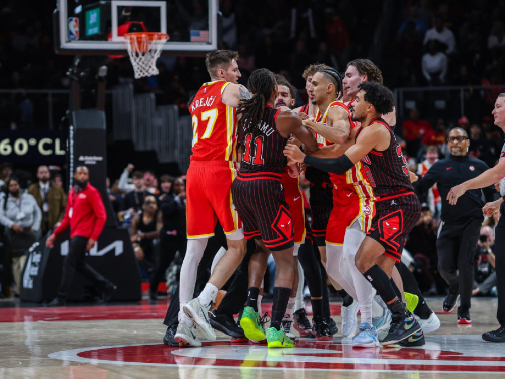 Ajo Dosunmu i Tre Jang