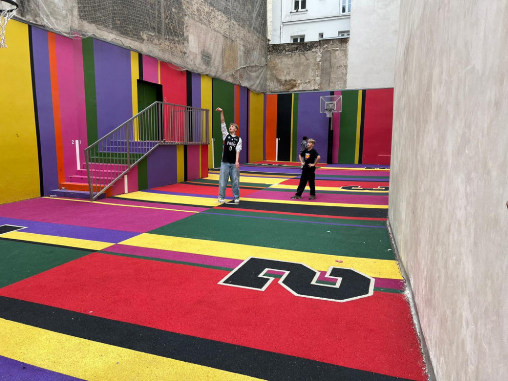 Teren "Pigal" nalazi se u srcu 17-tog pariskog arondismana