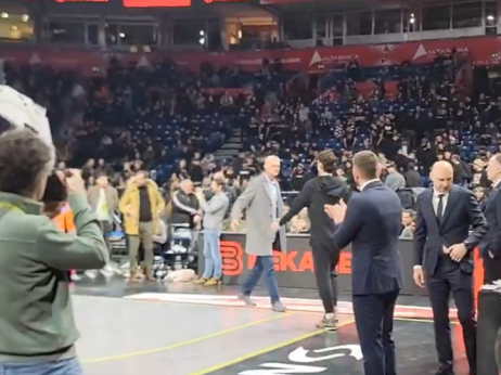 (VIDEO) Navijači Partizana i dalje ljuti na Paspalja: Zvižduci i za Parkera i Tajrika