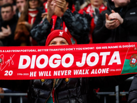 "Enfild" pun emocija na poslednjoj utakmici godine: Vulvsi i Liverpul odali počast Diogu Žoti