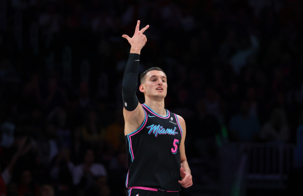 Jović proslavlja trojku