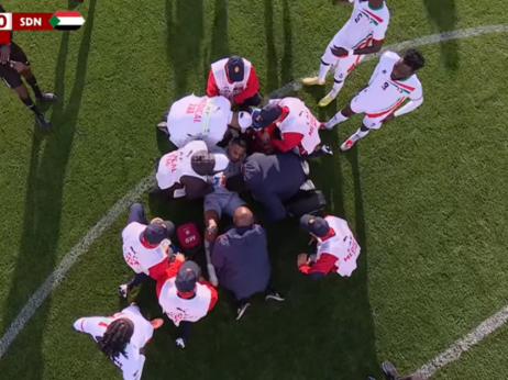 (VIDEO) Golman Sudana se srušio na terenu na Afričkom kupu nacija