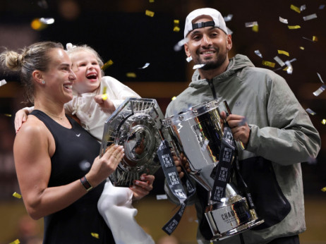 Završena bizarna egzibicija: Nik Kirjos pobedio Arinu Sabalenku