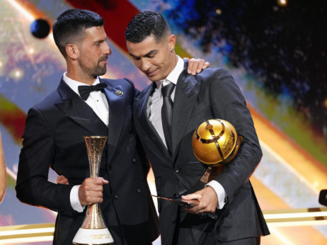 Ronaldo uručio priznanje Novaku: Đoković dobio nagradu Globe Sports Award