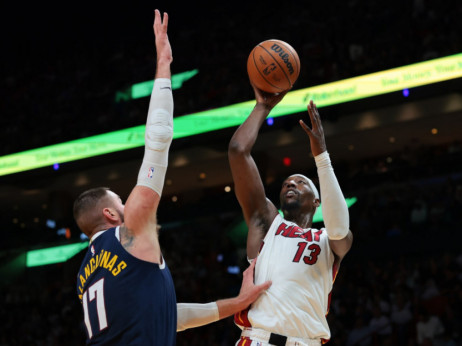 Bam Adebajo, centar Majamija pričao o Jokiću: Teško je gledati igrače kako napuštaju teren zbog povreda, posebno njega