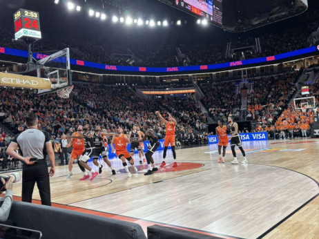 (UŽIVO/VIDEO) Valensija - Partizan (1/4): Pozitivan start crno-belih