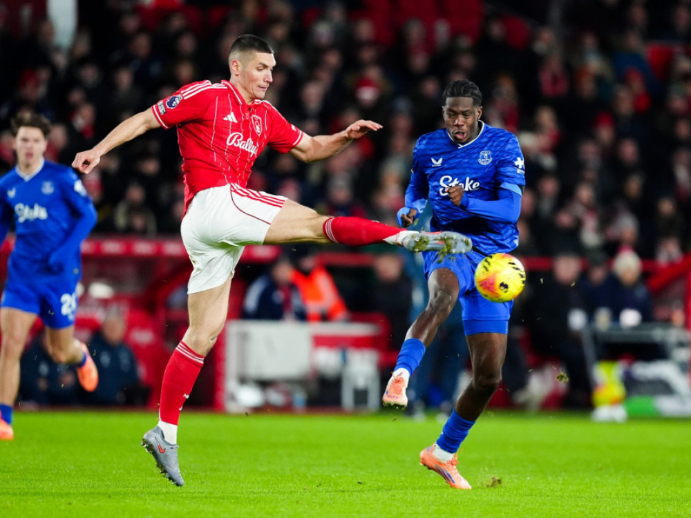 Nikola Milenković, fudbaler Notingem Foresta, u meču sa Evertonom