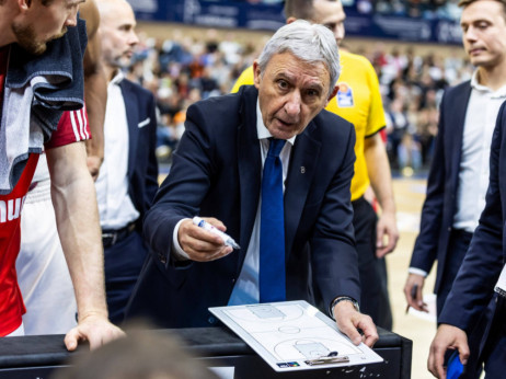 Svetislav Pešić trijumfom stavio tačku na 2025. godinu: Bajern slavio na gostovanju Rostoku
