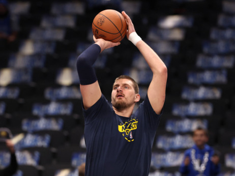 (VIDEO) Bio sa ekipom u Torontu i skoro normalno hodao: Jokić opet u centru pažnje