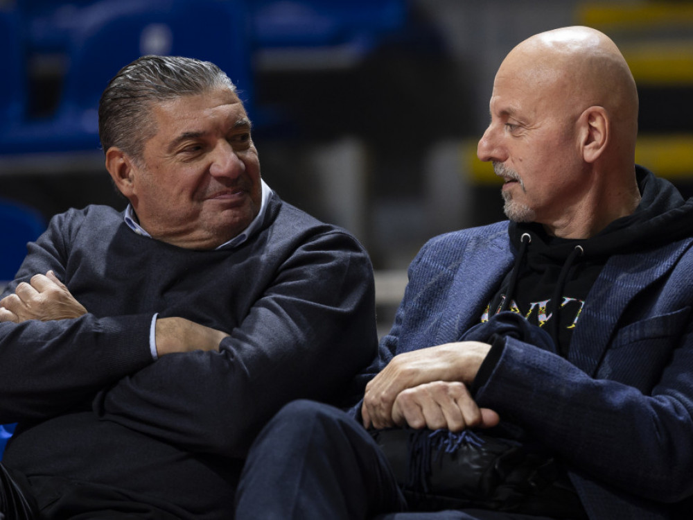 Miodrag Miško Ražnatović, poznati sprski košarkaški menadžer, u društvu Saše Obradovića