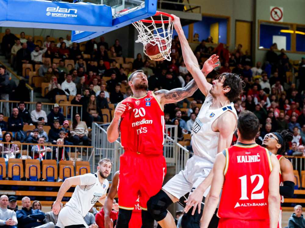 Košarkaši Crvene zvezde i Ilirije