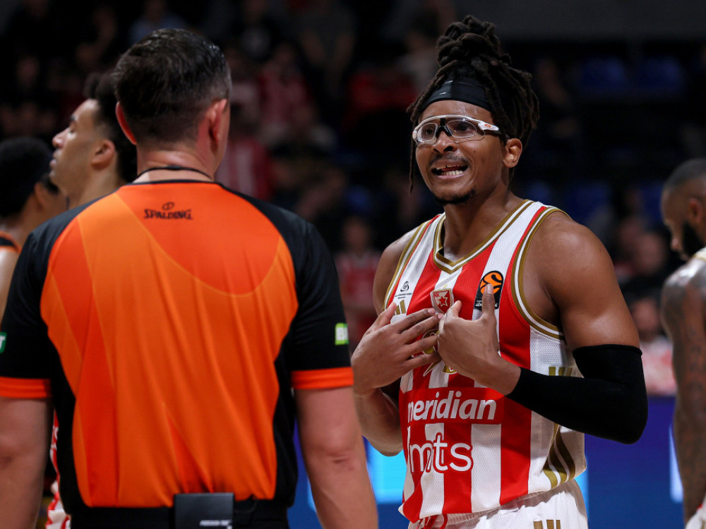 Nigerijac se u više navrata raspravljao sa sudijama na meču sa Valensijom