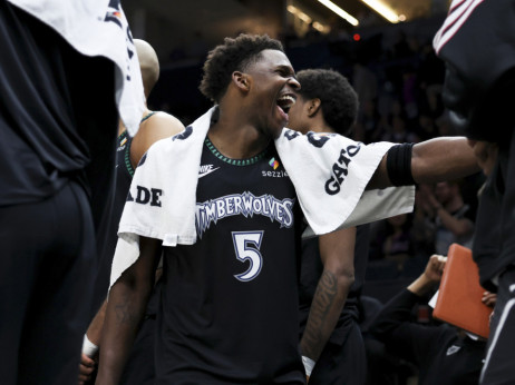 Vukovi se igrali sa Majamijem: Slabo izdanje Jovića