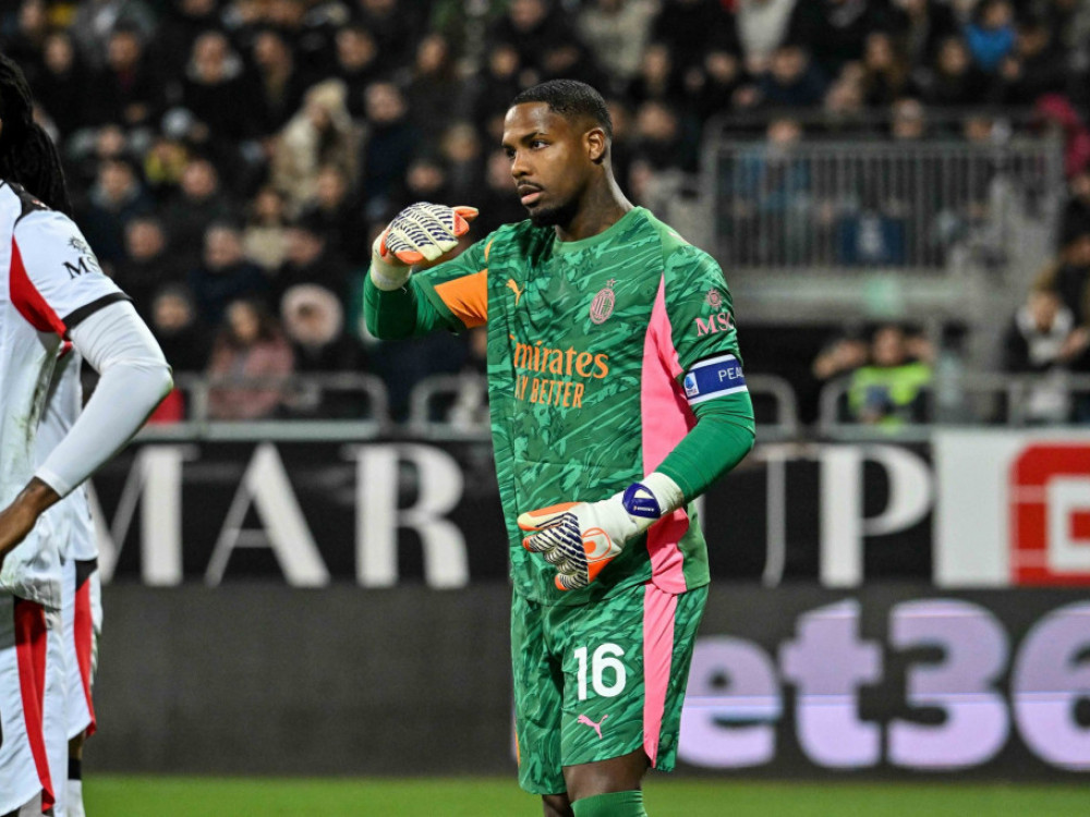 Majk Menjan, fudbaler Milana