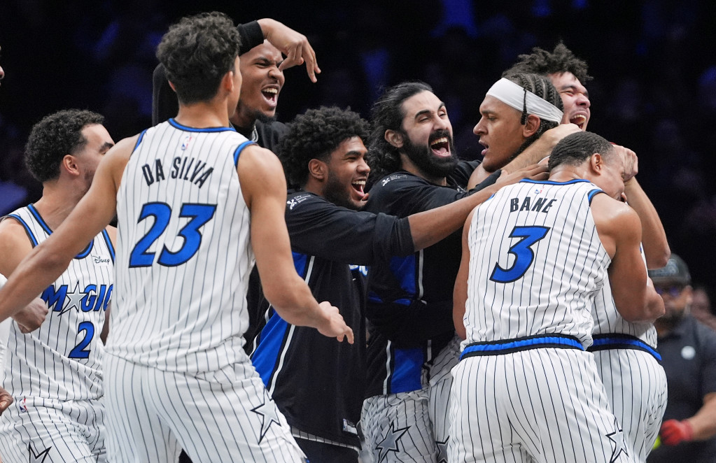 Paolo Bankero slavi sa saigračima