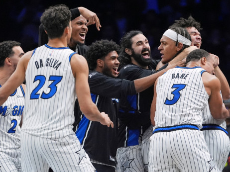 (VIDEO) Potpuna ludnica: Utakmica sezone u Bruklinu!